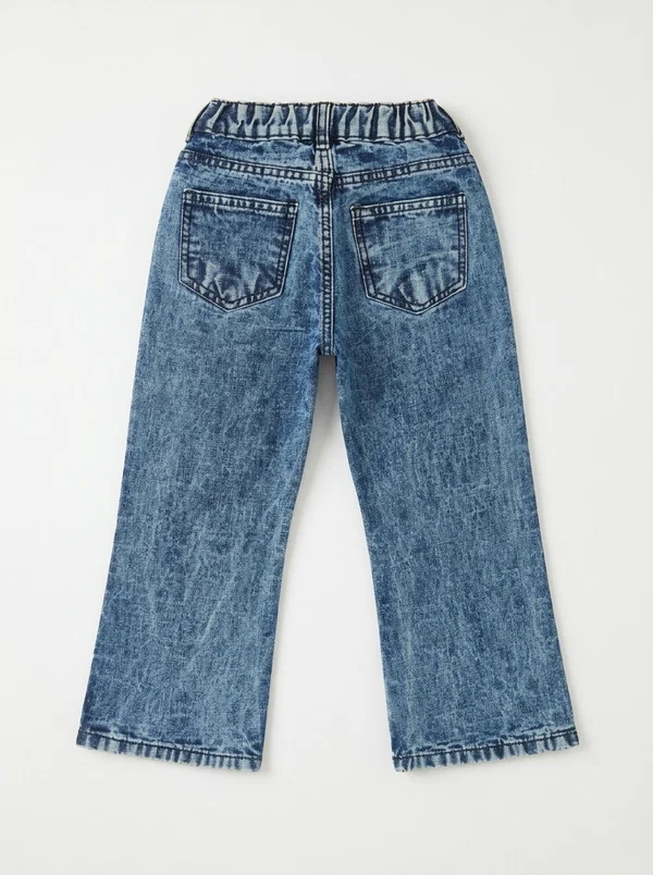 Pants_flat_lay_product_photo_202607011552