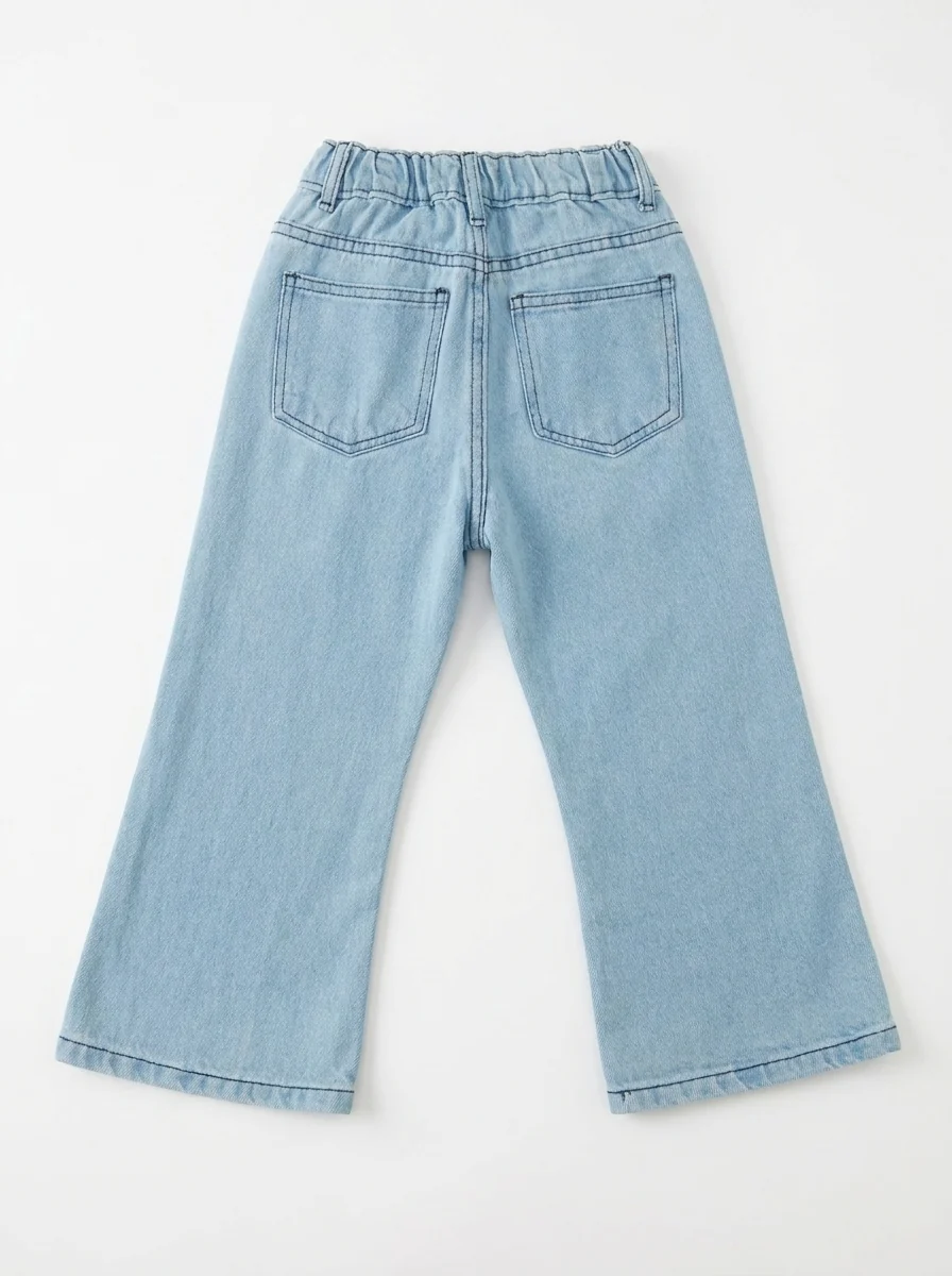 Pants_flat_lay_product_photo_202607011525