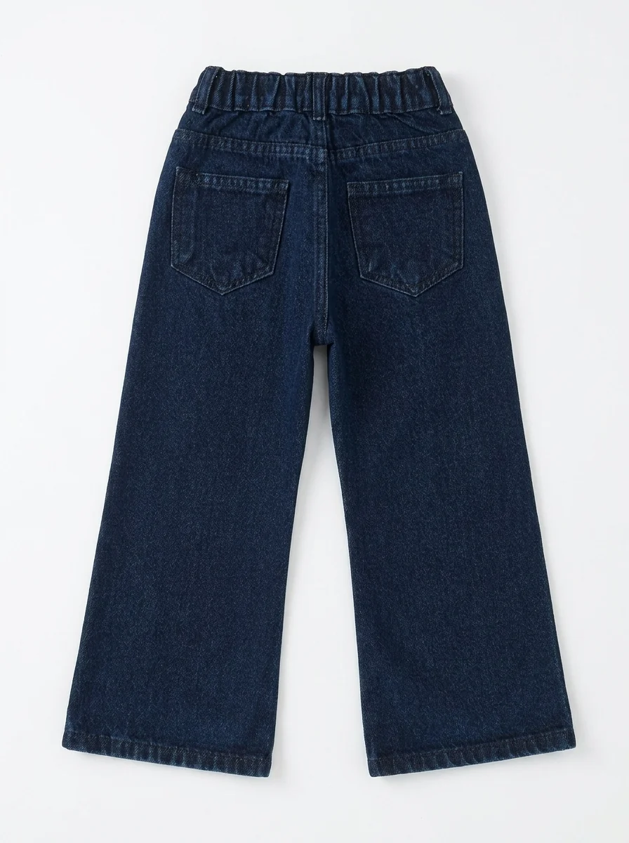 Pants_flat_lay_product_photo_202607011537