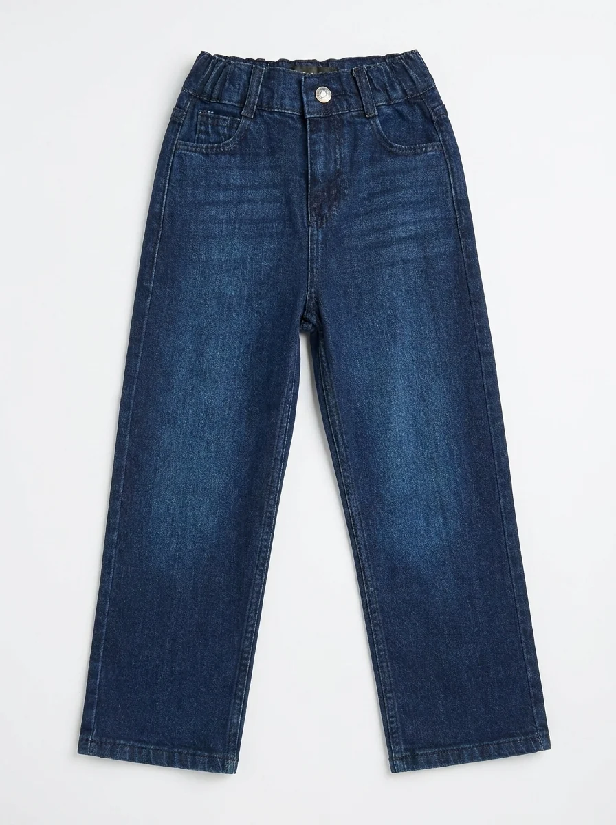 Pants_on_white_background_202607011359